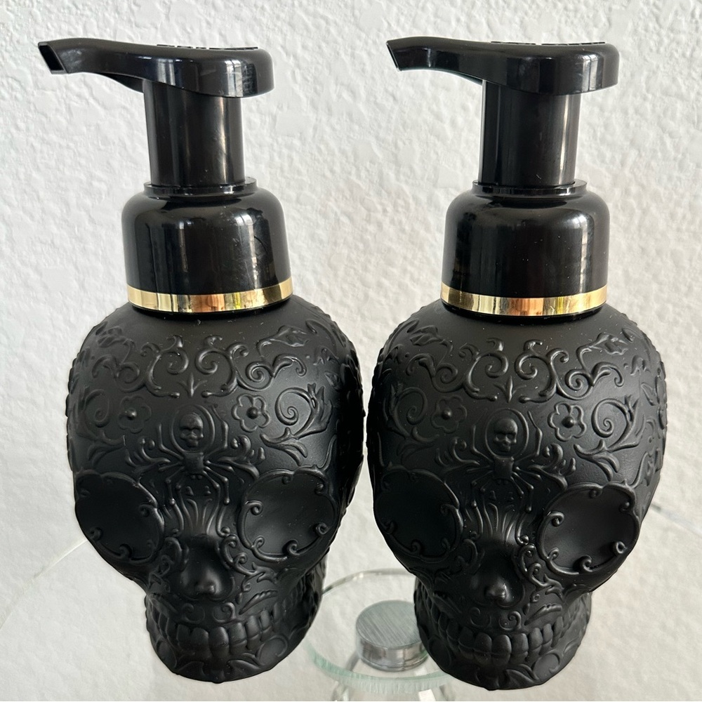 2 Vampire Blood
Gentle & Clean Foaming Hand Soaps